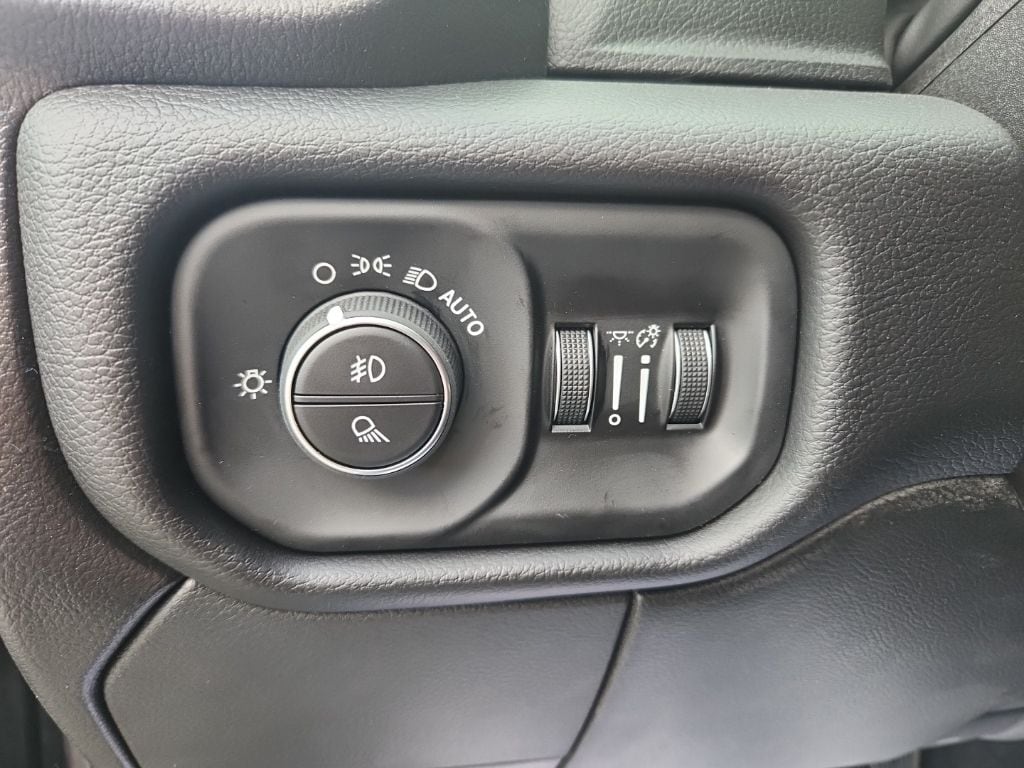2026 RAM 3500 Laramie - Photo 14