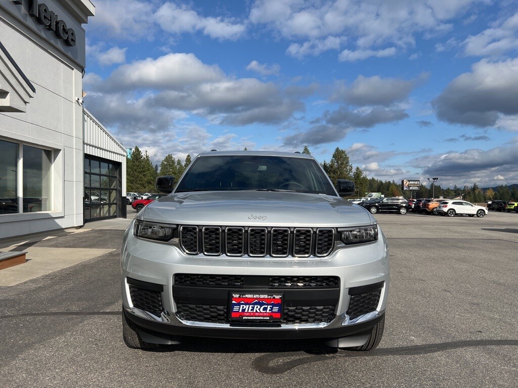 2025 Jeep Grand Cherokee Laredo photo 3