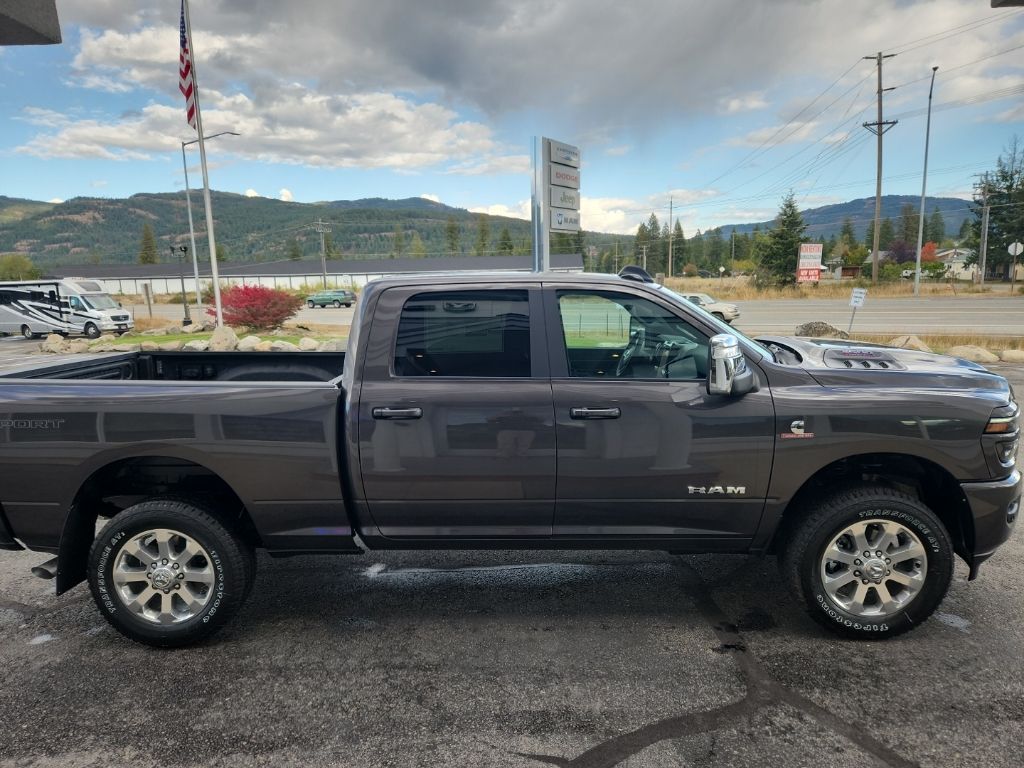 2026 RAM 3500 Laramie - Photo 5