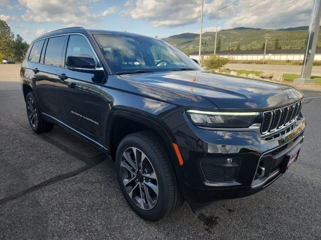 2025 Jeep Grand Cherokee Overland photo 4