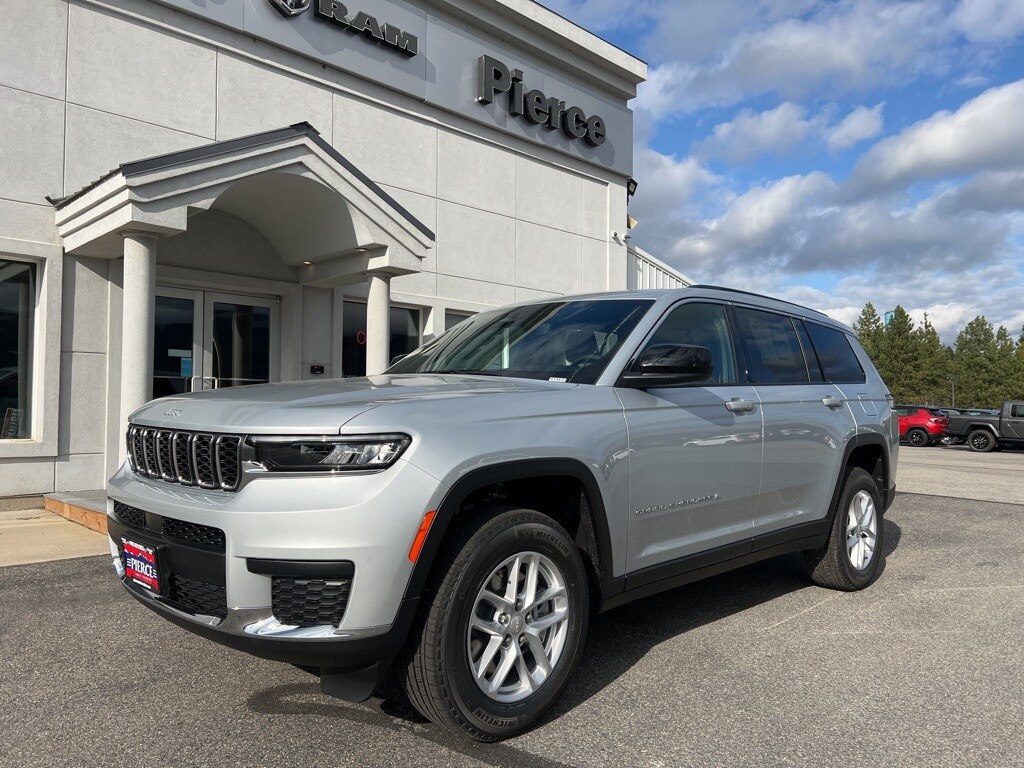 2025 Jeep Grand Cherokee Laredo photo 2