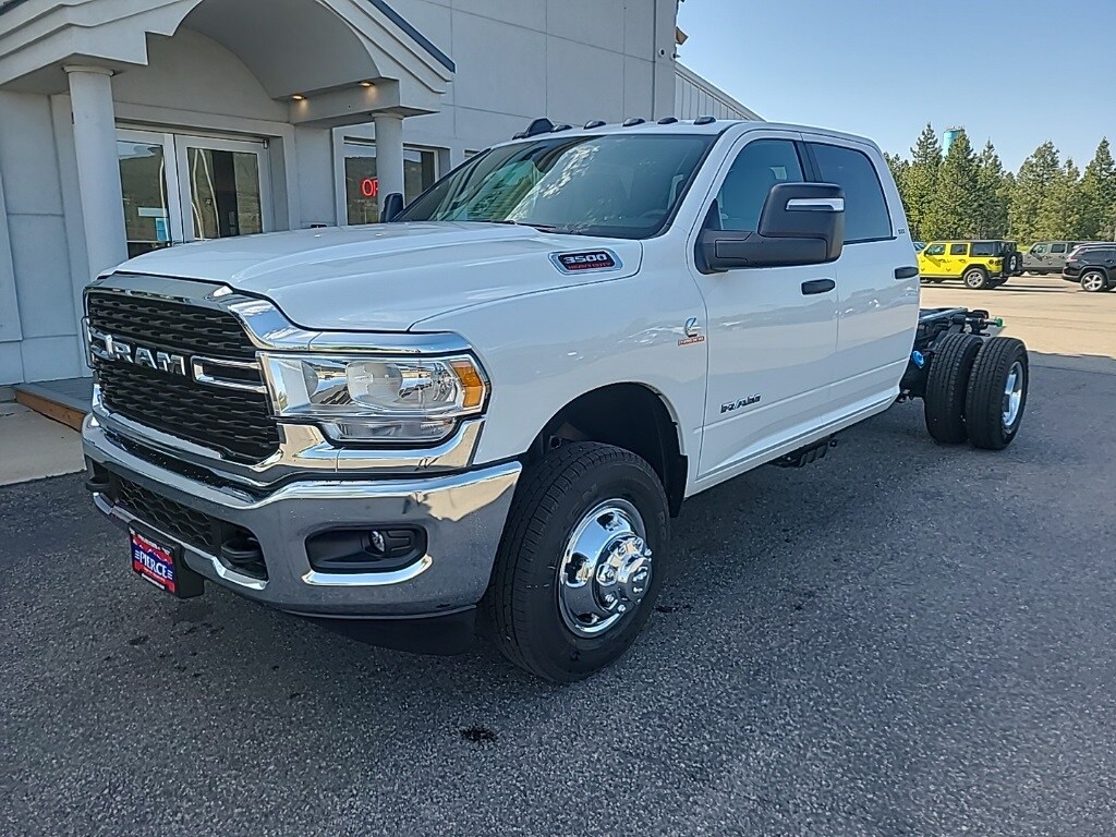 New 2023 Ram 3500 Chassis Cab 3500 SLT CREW CAB CHASSIS 4X4 60' CA Crew Cab