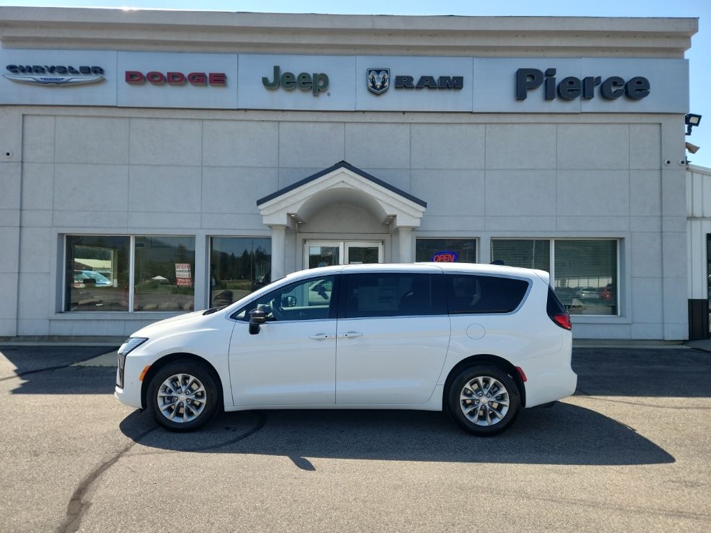 2027 Chrysler Pacifica Select AWD's photo