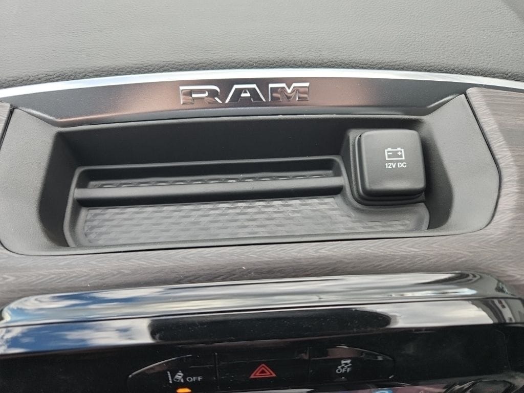 2026 RAM 3500 Laramie - Photo 19