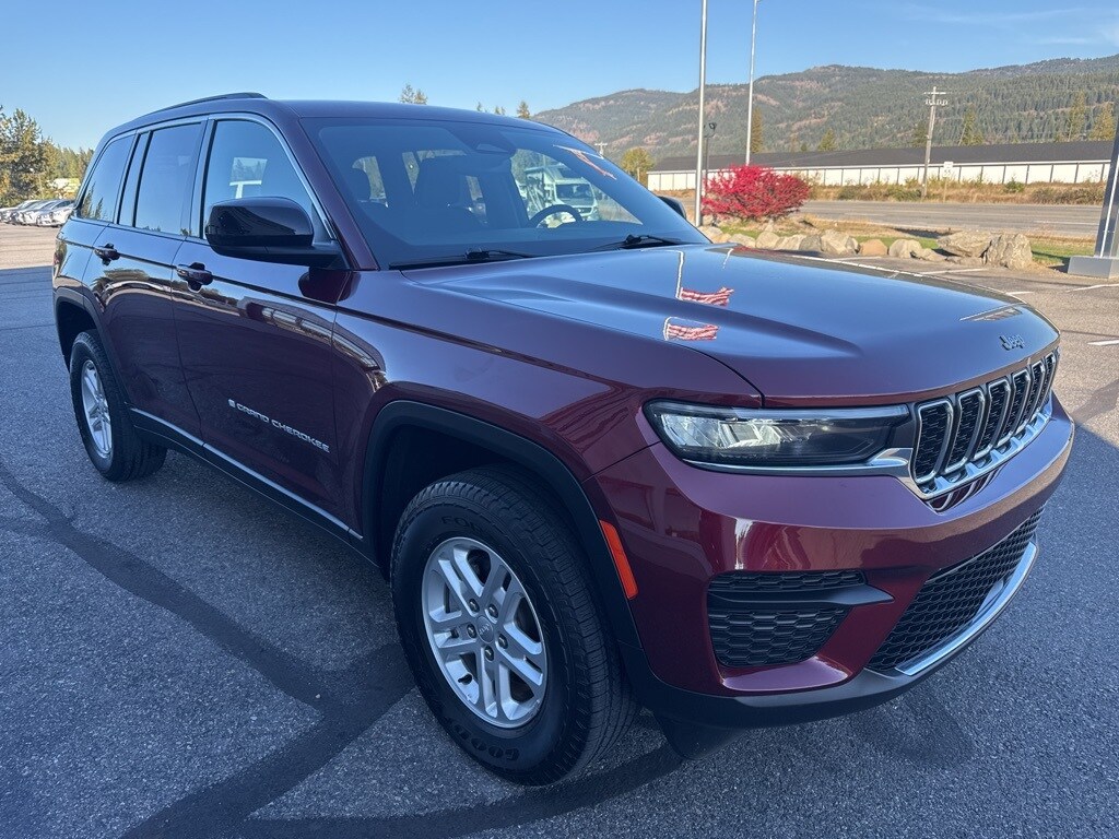 2024 Jeep Grand Cherokee Laredo photo 3