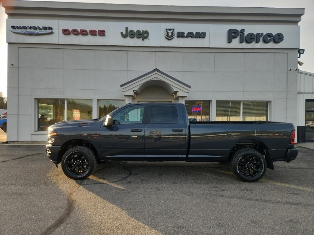 2026 RAM Ram 3500 Pickup Big Horn's photo