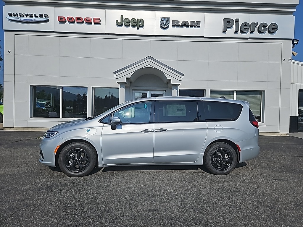 2023 Chrysler Pacifica Hybrid Touring L's photo