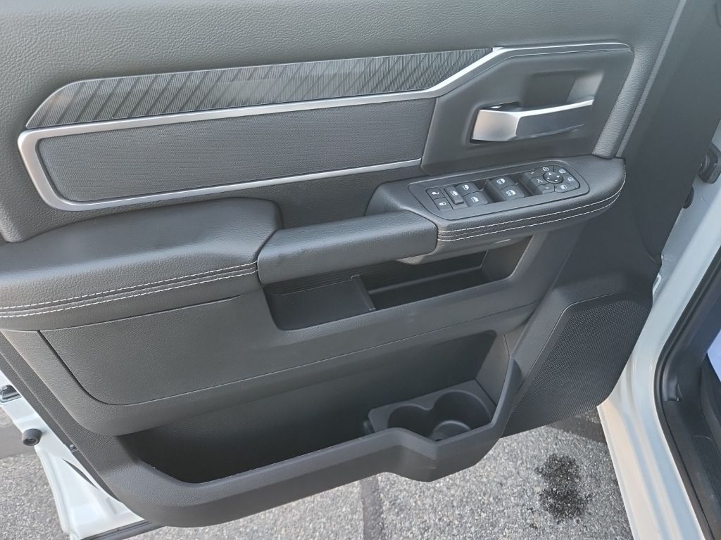 2026 RAM 3500 Big Horn - Photo 13