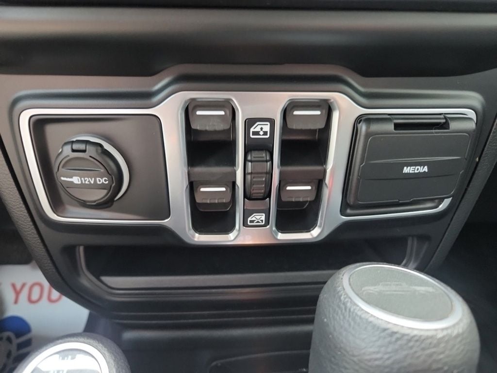 2021 Jeep Gladiator Overland - Photo 19