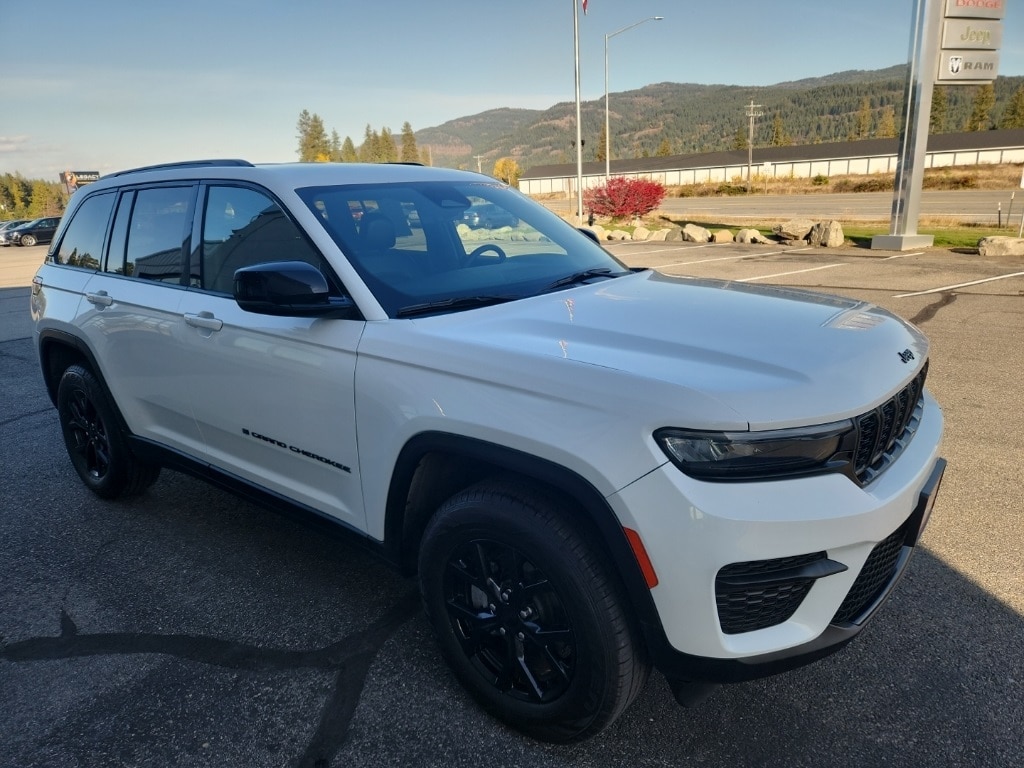 Certified 2024 Jeep Grand Cherokee Laredo SUV