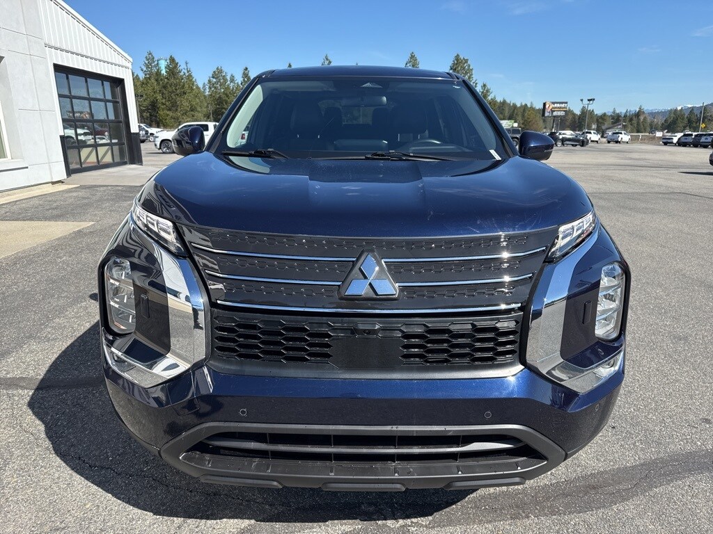 2022 Mitsubishi Outlander SE photo 3