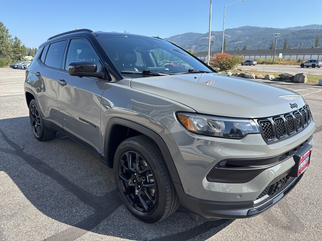 2024 Jeep Compass Altitude Special Edition photo 2