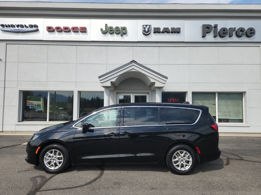 2024 Chrysler Voyager LX