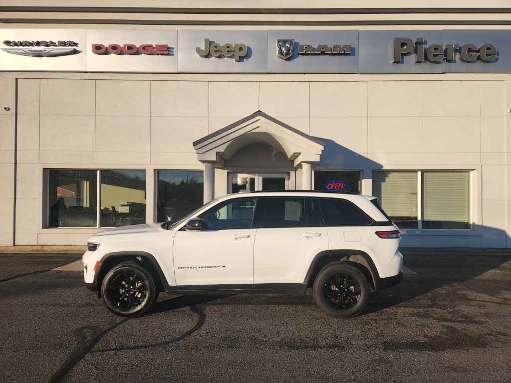 2024 Jeep Grand Cherokee Altitude's photo