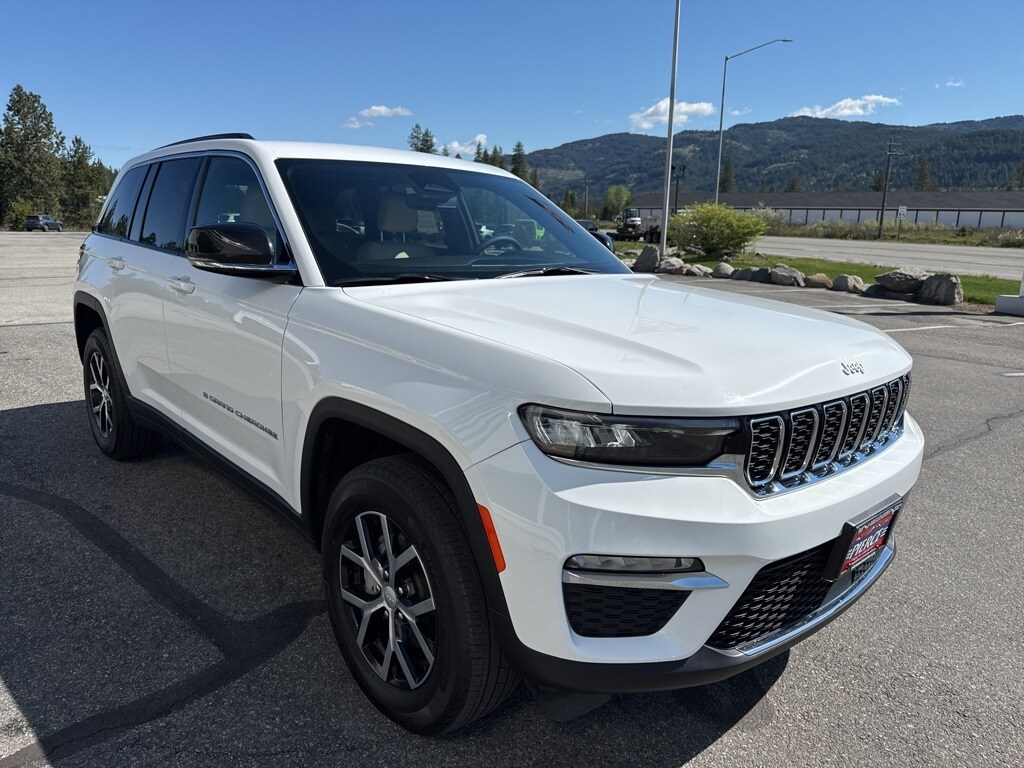 2024 Jeep Grand Cherokee Limited photo 3