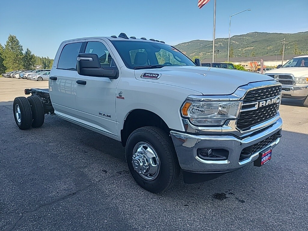 New 2023 Ram 3500 Chassis Cab 3500 SLT CREW CAB CHASSIS 4X4 60' CA Crew Cab