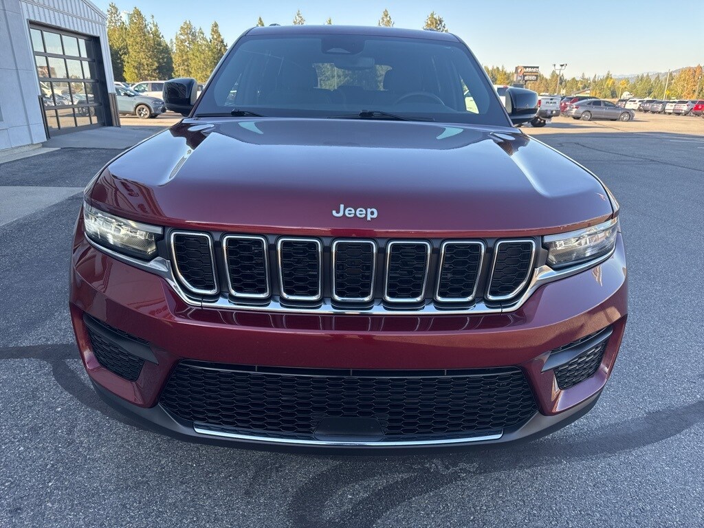 2024 Jeep Grand Cherokee Laredo photo 2
