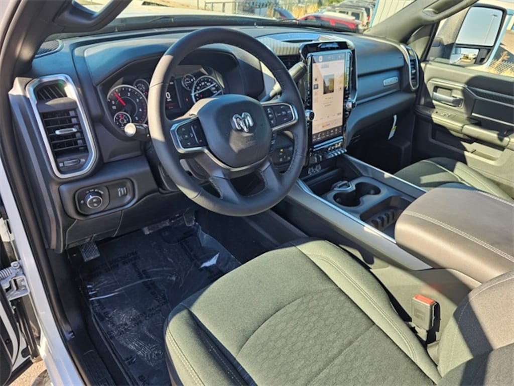 New 2026 Ram 2500 BIG HORN CREW CAB 4X4 6'4 BOX Pickup