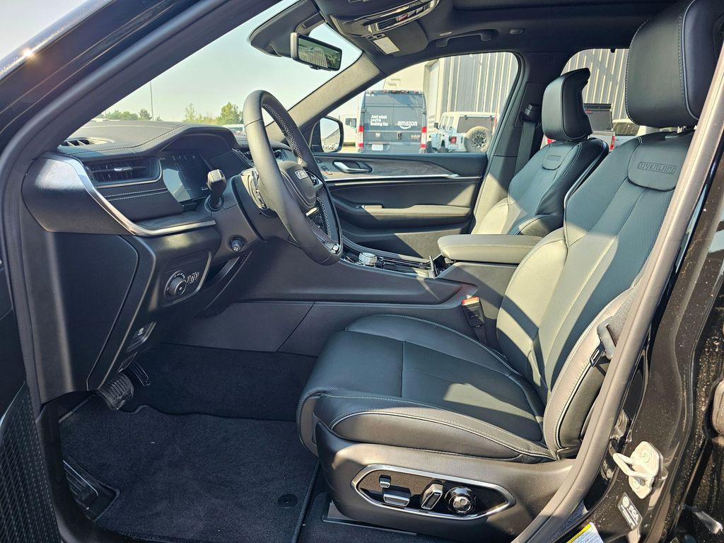 2025 Jeep Grand Cherokee Overland - Photo 10