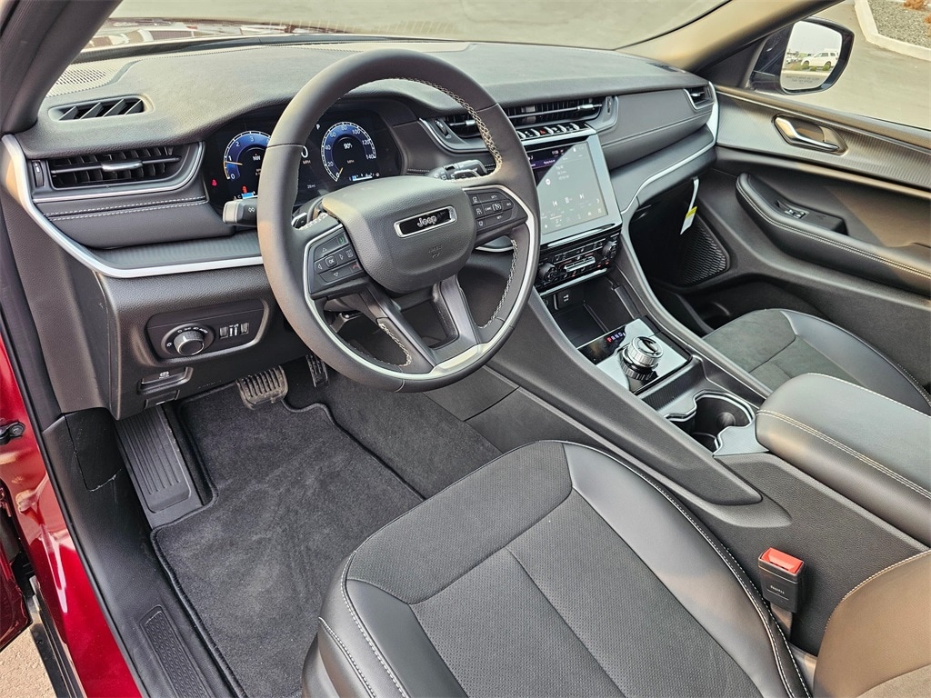 New 2025 Jeep Grand Cherokee L ALTITUDE X 4X4 Sport Utility