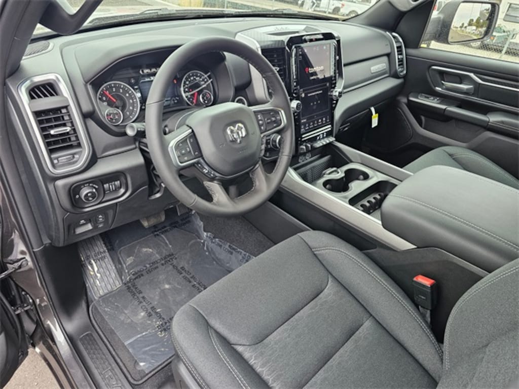 New 2026 Ram 1500 BIG HORN CREW CAB 4X4 5'7 BOX Pickup