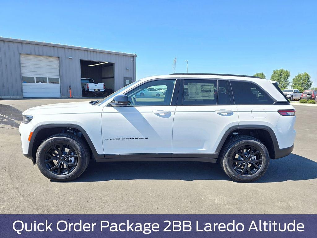 New 2026 Jeep Grand Cherokee LAREDO ALTITUDE 4X4 Sport Utility