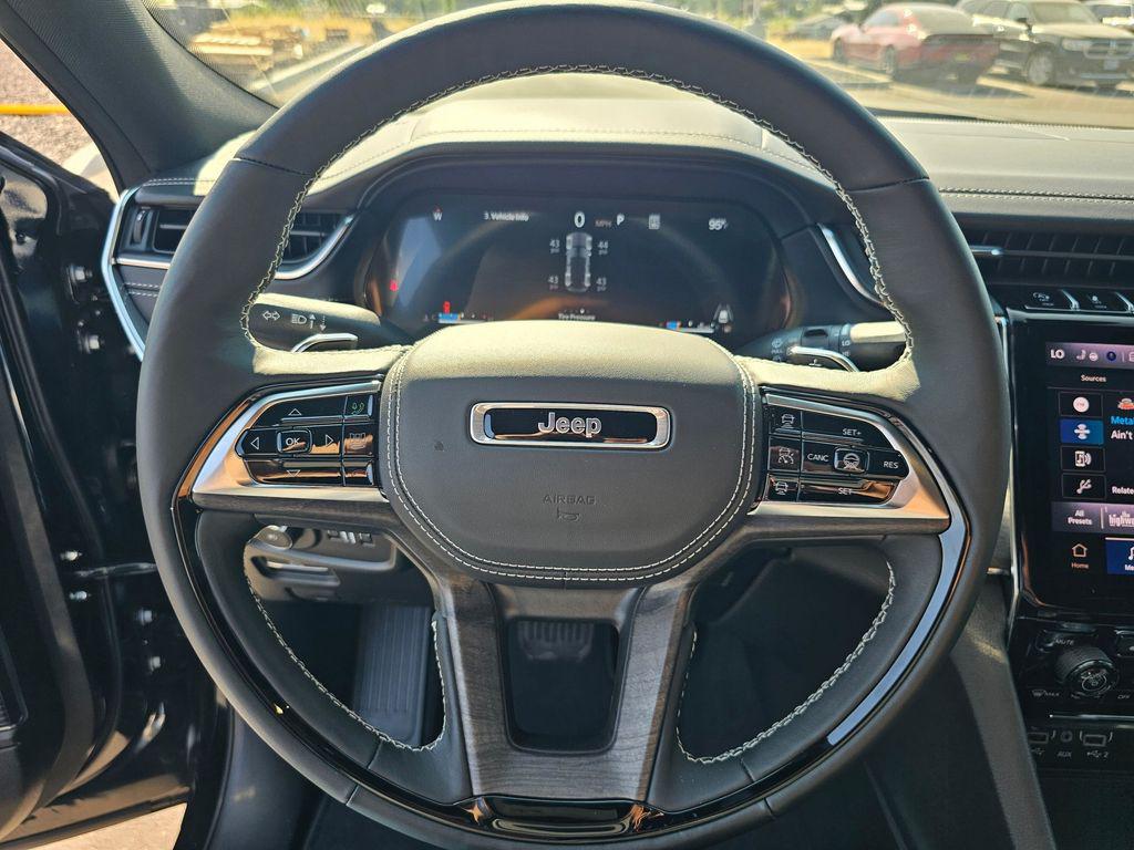 2025 Jeep Grand Cherokee Overland - Photo 16