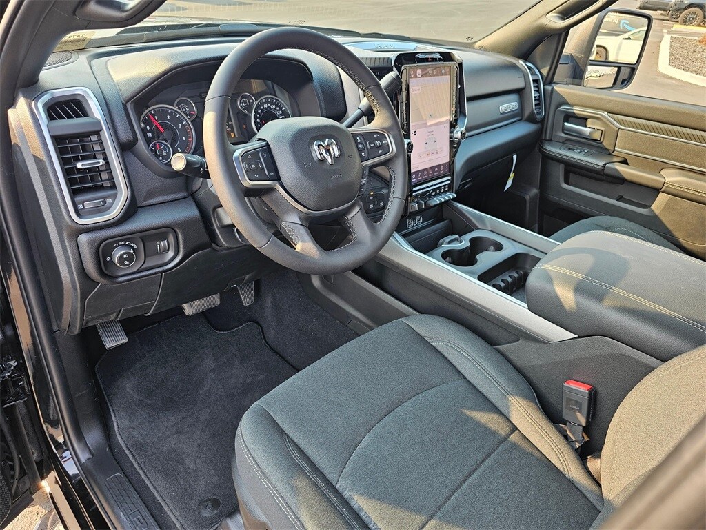 New 2025 Ram 2500 BIG HORN CREW CAB 4X4 8' BOX Pickup