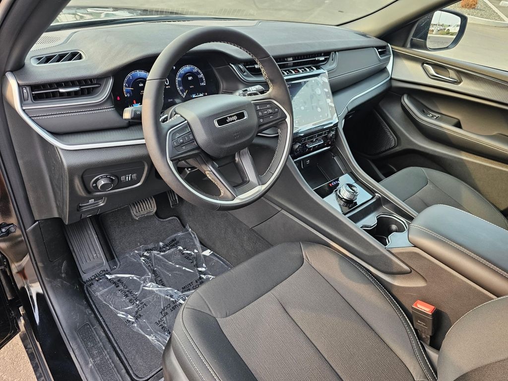 New 2025 Jeep Grand Cherokee LAREDO X 4X4 Sport Utility