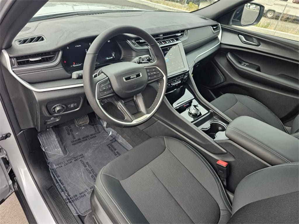 New 2025 Jeep Grand Cherokee LAREDO X 4X4 Sport Utility