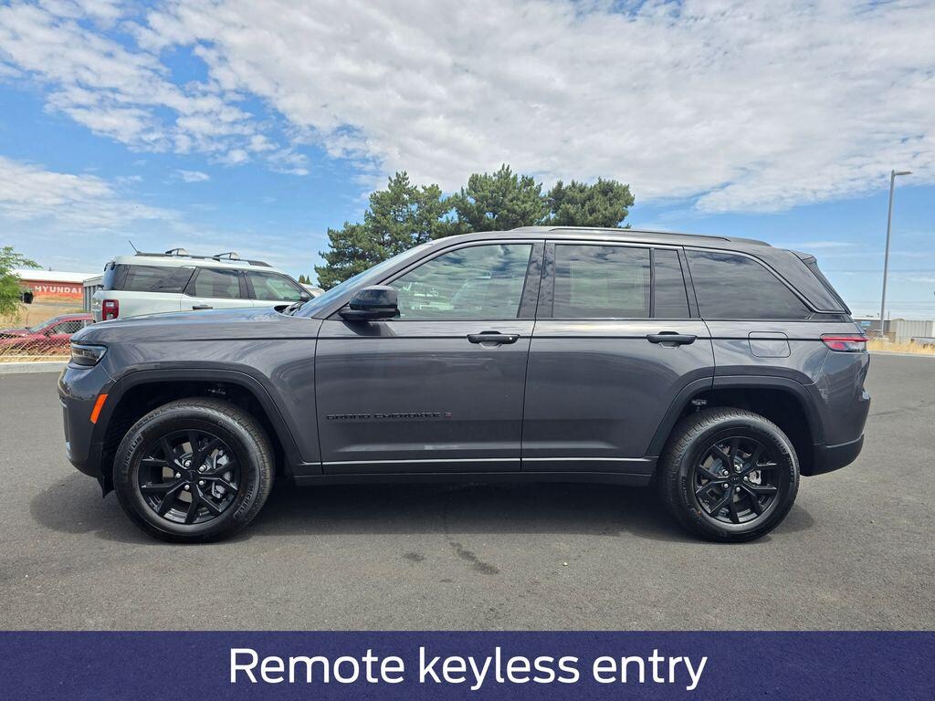 New 2026 Jeep Grand Cherokee LAREDO ALTITUDE 4X4 Sport Utility
