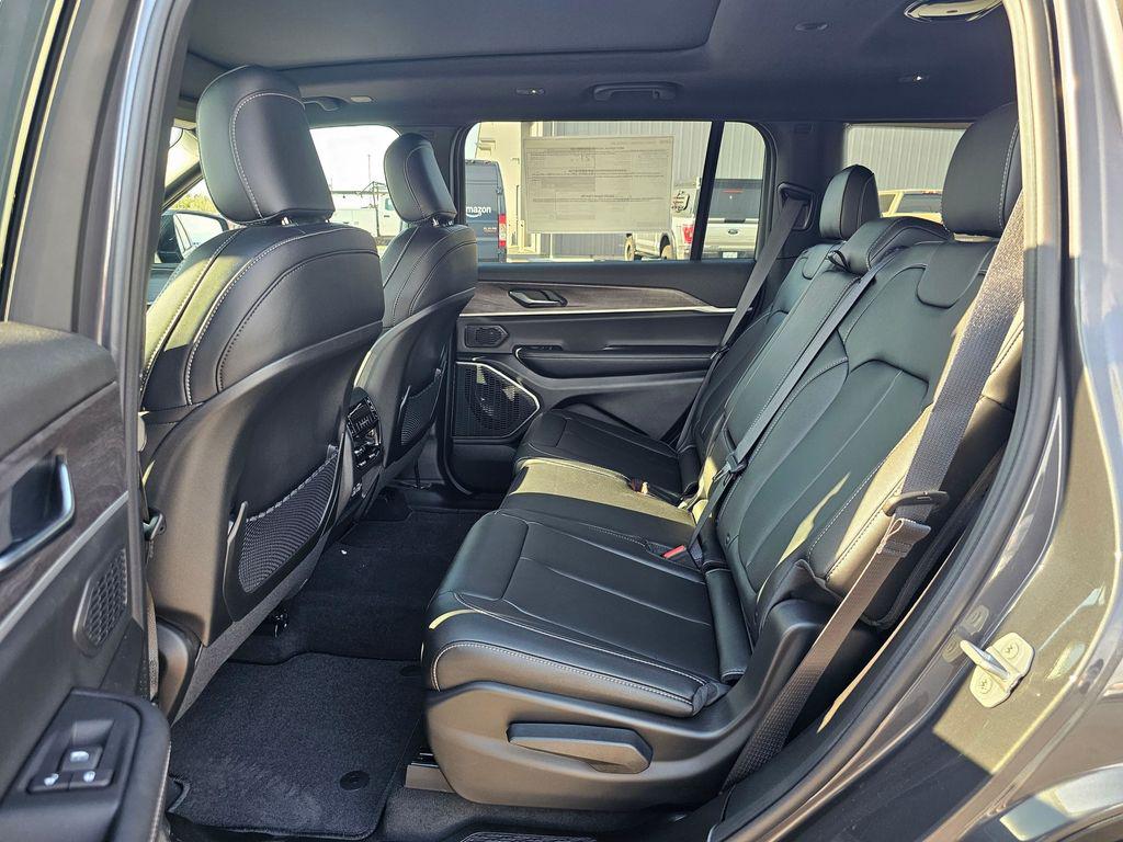 2025 Jeep Grand Cherokee L Limited - Photo 13