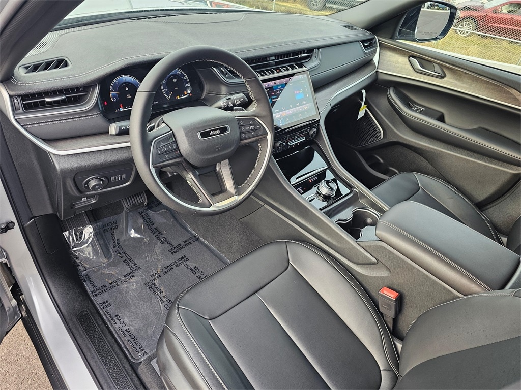 New 2025 Jeep Grand Cherokee L LIMITED 4X4 Sport Utility