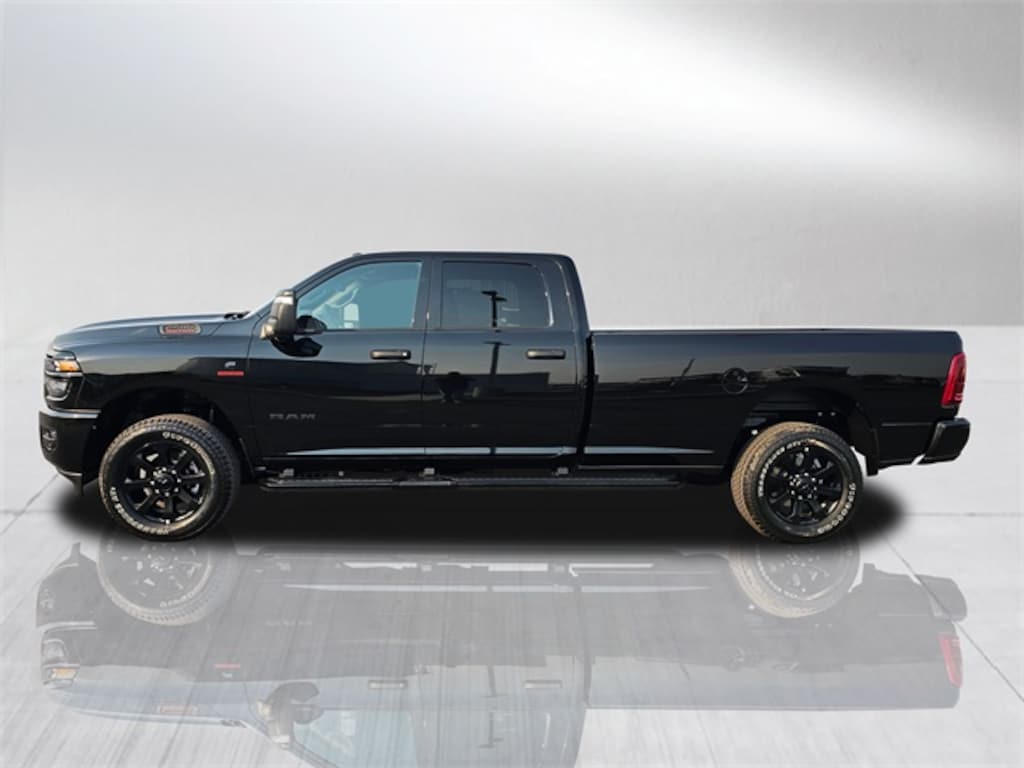 New 2025 Ram 2500 BIG HORN CREW CAB 4X4 8' BOX Pickup