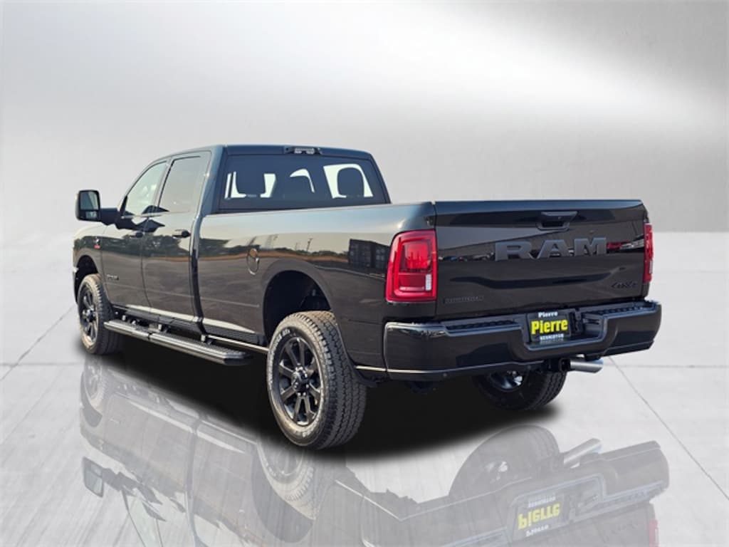 New 2025 Ram 2500 BIG HORN CREW CAB 4X4 8' BOX Pickup