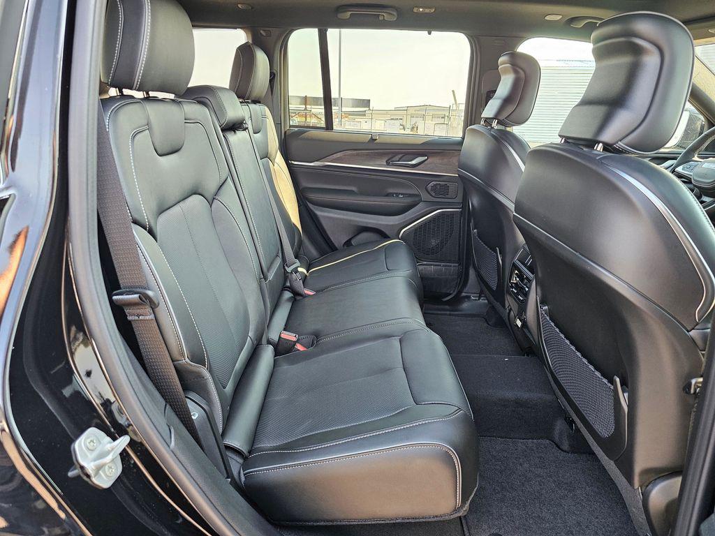 2025 Jeep Grand Cherokee Overland - Photo 13