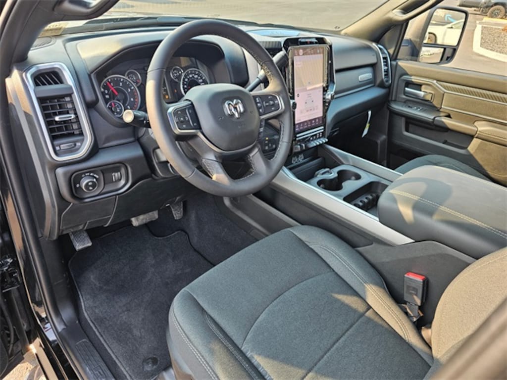 New 2025 Ram 2500 BIG HORN CREW CAB 4X4 8' BOX Pickup