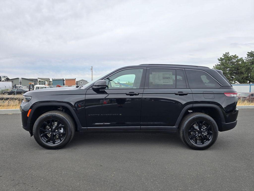 New 2026 Jeep Grand Cherokee LAREDO ALTITUDE 4X4 Sport Utility