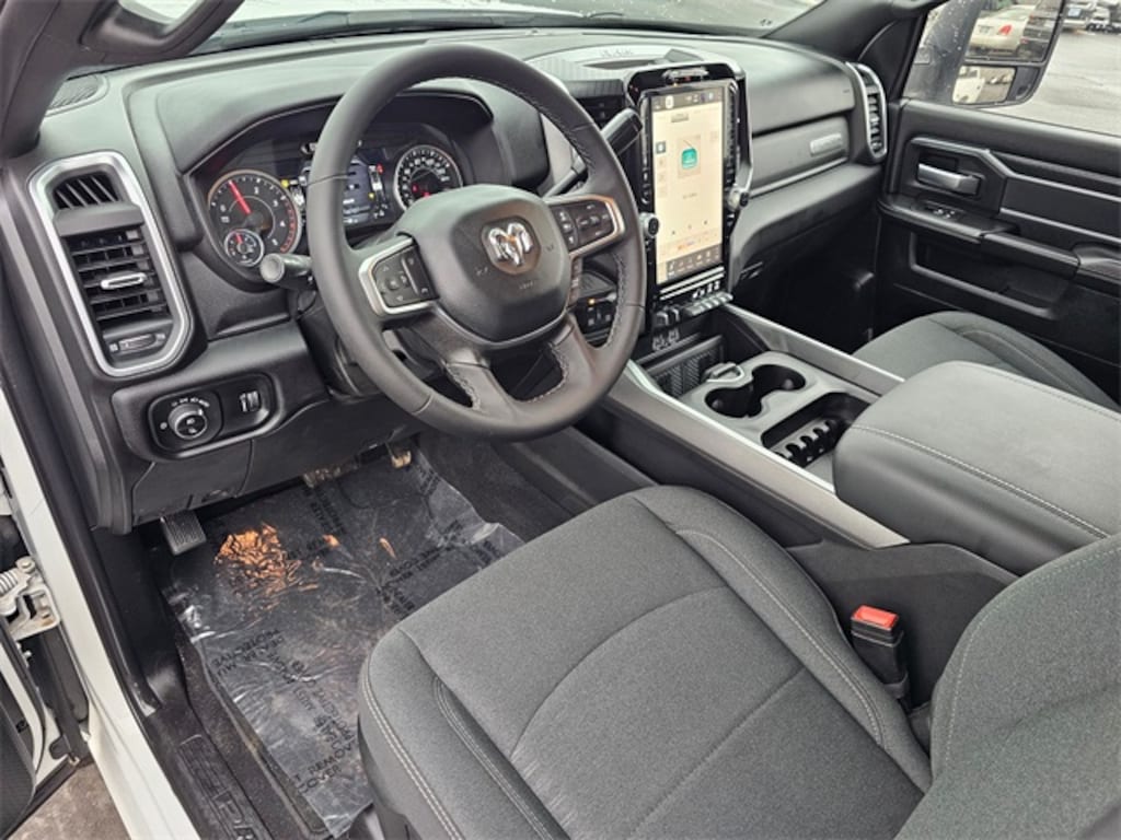 New 2025 Ram 3500 BIG HORN CREW CAB 4X4 8' BOX Pickup