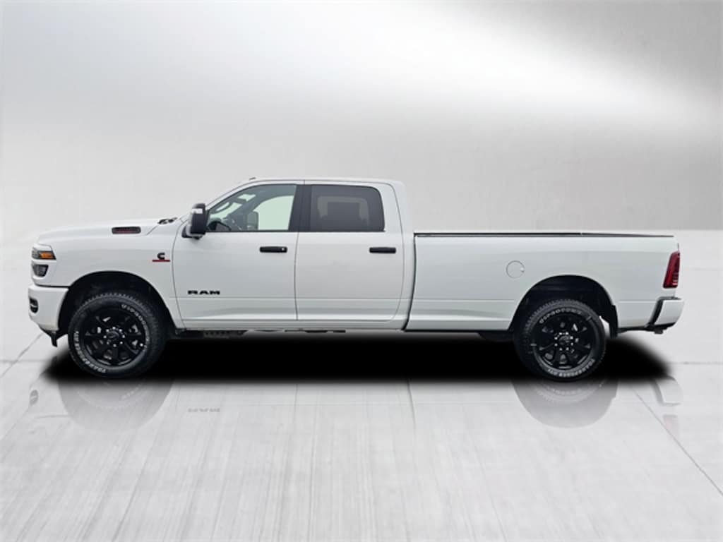 New 2025 Ram 3500 BIG HORN CREW CAB 4X4 8' BOX Pickup