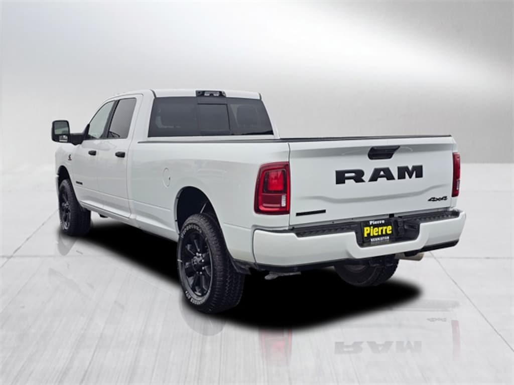 New 2025 Ram 3500 BIG HORN CREW CAB 4X4 8' BOX Pickup