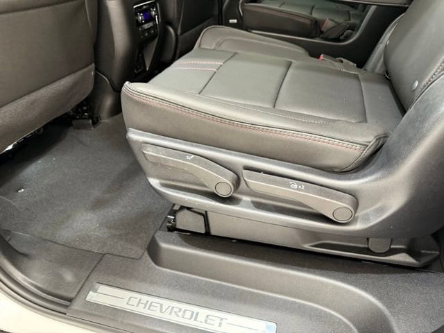 2025 Chevrolet Suburban RST - Photo 19
