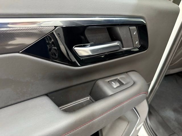 2025 Chevrolet Suburban RST - Photo 22