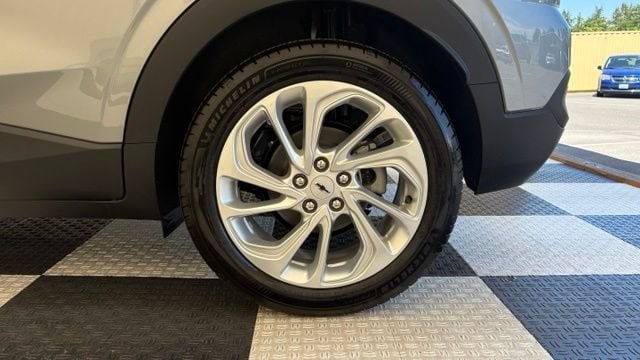 2027 Chevrolet Bolt LT - Photo 10