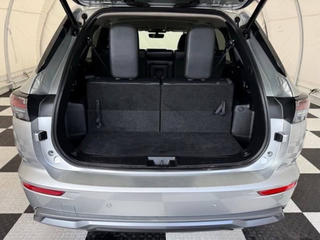 Used 2025 Mitsubishi Outlander SE