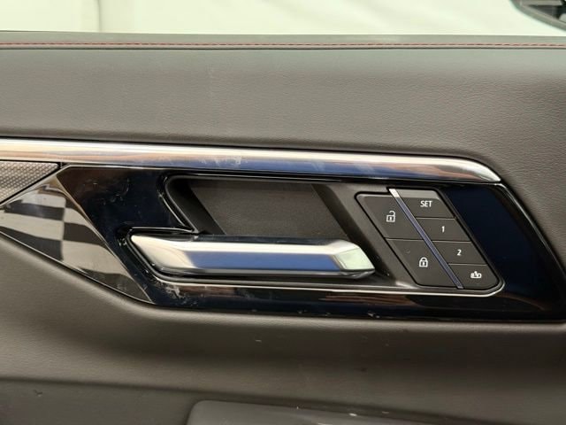 2025 Chevrolet Suburban RST - Photo 38