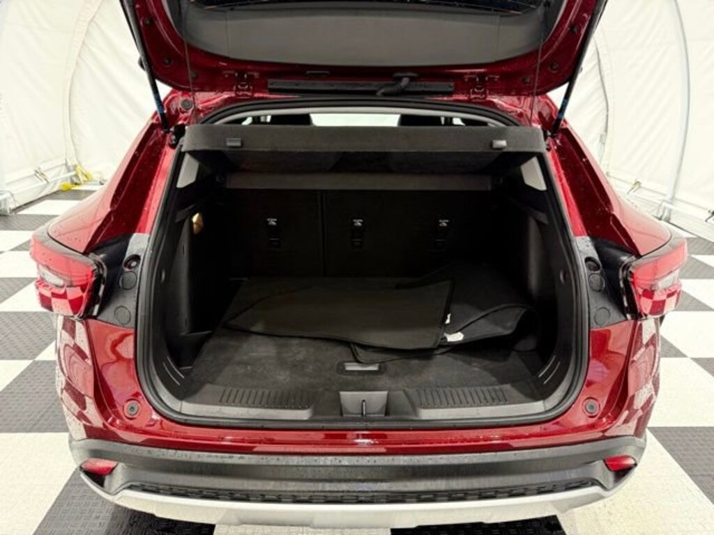 Used 2025 Chevrolet Trax LT SUV