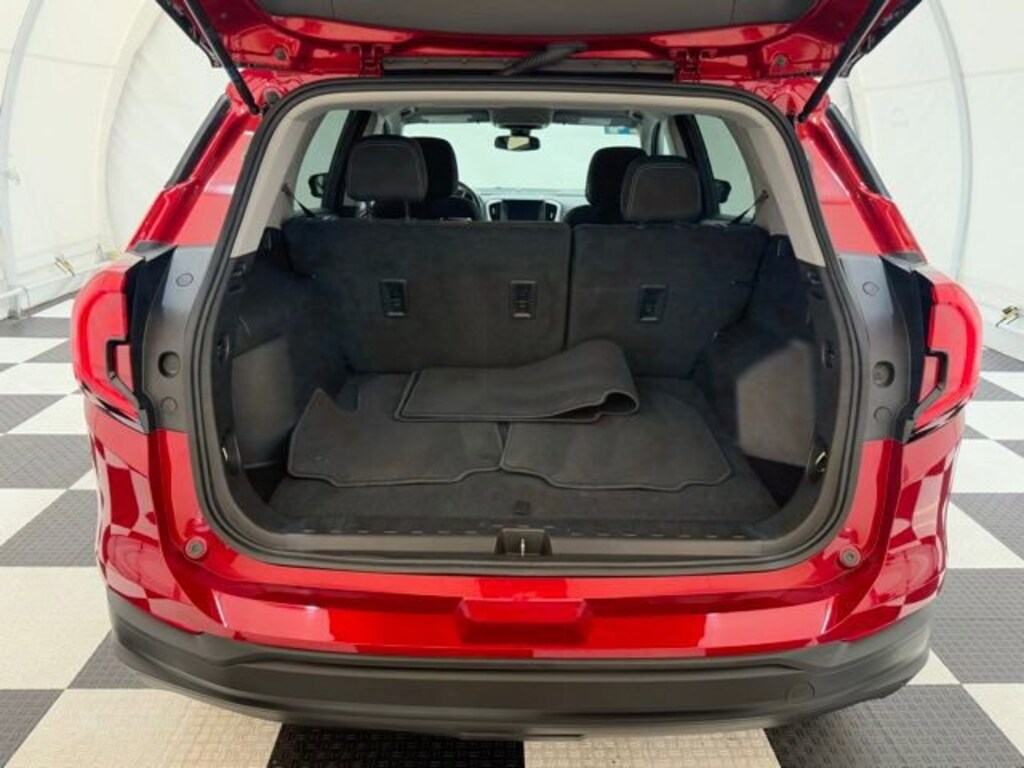 Used 2024 GMC Terrain SLE SUV