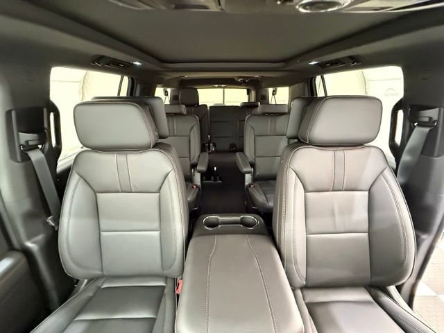 2025 Chevrolet Suburban RST - Photo 34