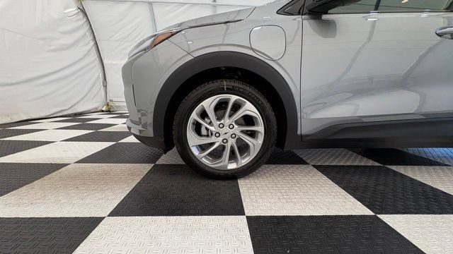 2027 Chevrolet Bolt LT - Photo 9